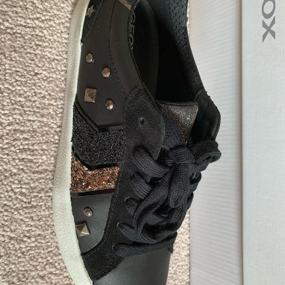 Stunning chic Geox sneakers - Picture 2 of 3